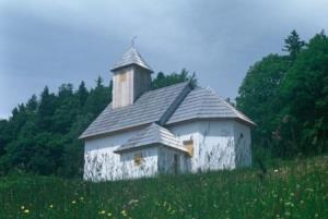 Die Kirche des Hl. Gervaz und Protaz in Rovt pod Menino ist die einzige in Slowenien, die diesen beiden Heiligen gewidmet ist